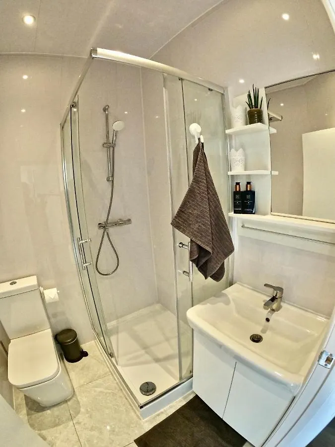 Lovely One Bedroom Flat London