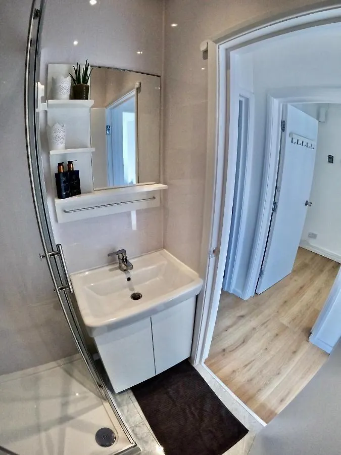 Apartment Lovely One Bedroom Flat London